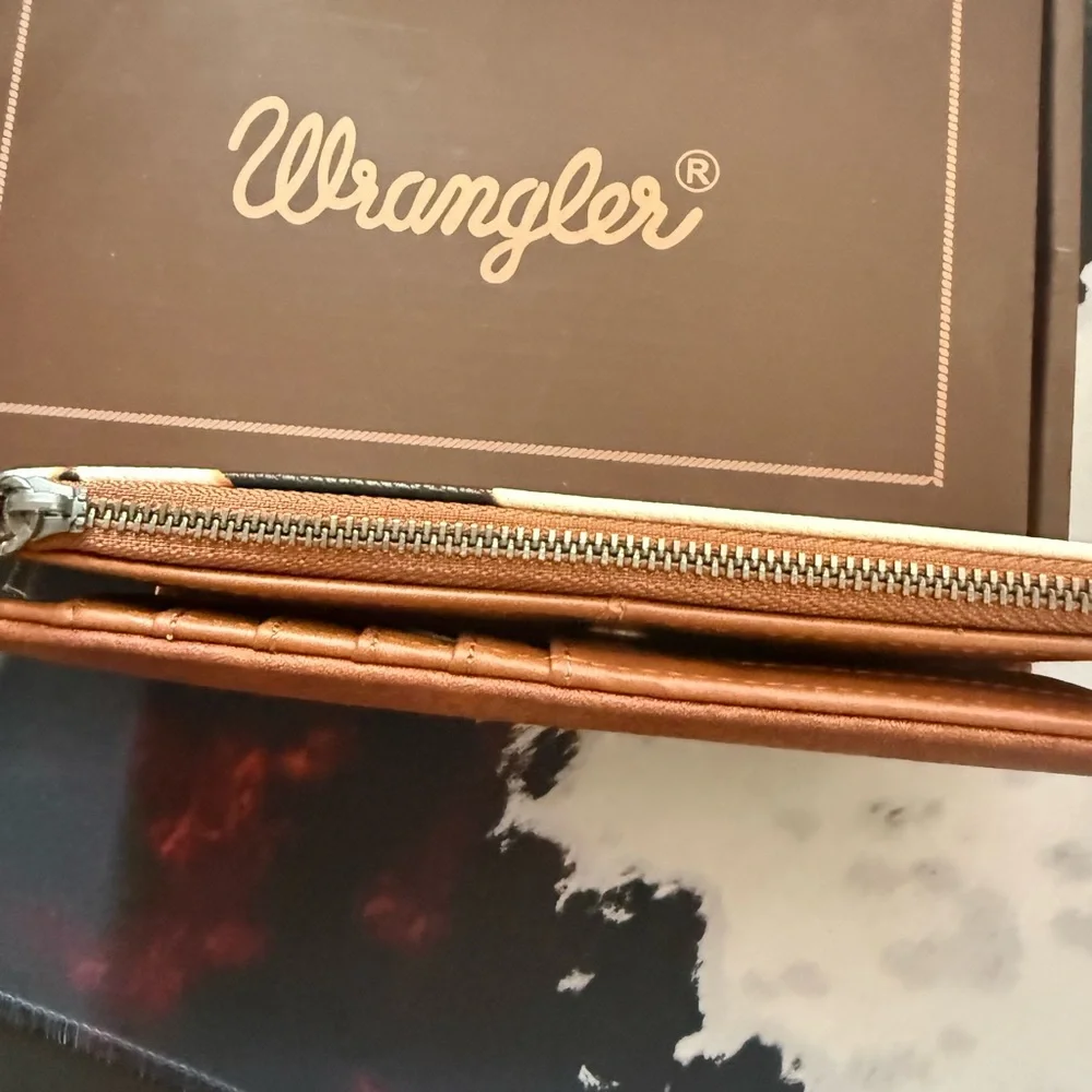 Wrangler Cowhide Print Wallet - Picture 8 of 8